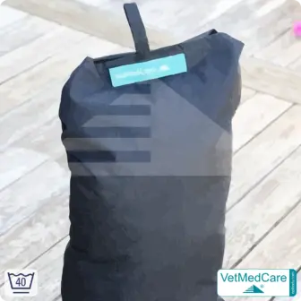Hunde Safety Bag mit extrem isolierender, integrierter Hundedecke | wie ein Hundebett mit Schutz vor Wind, Kälte und Nässe | VetMedCare® 12 Hunde Safety Bag mit extrem isolierender, integrierter Hundedecke | wie ein Hundebett mit Schutz vor Wind, Kälte und Nässe | VetMedCare®